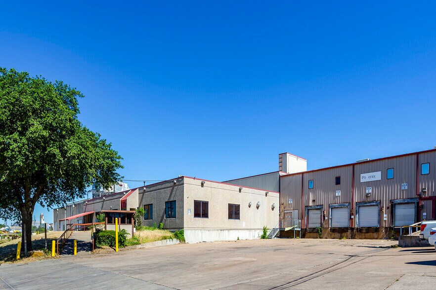 More Photos Of 201 Range Dr, Garland Warehouse For Lease
