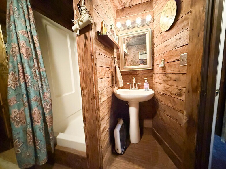 More Photos Of 212 N 3rd St, Salina Warehouse For Sale