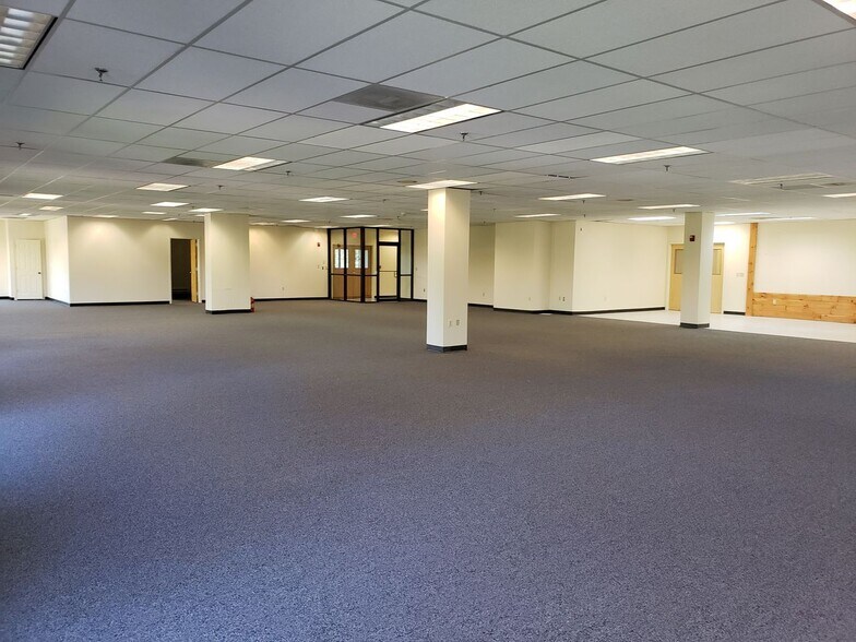 More Photos Of 41 Simon St, Nashua Flex For Lease