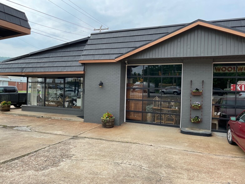 Primary Photo Of 2947 Cummings Hwy, Chattanooga Restaurant For Sale