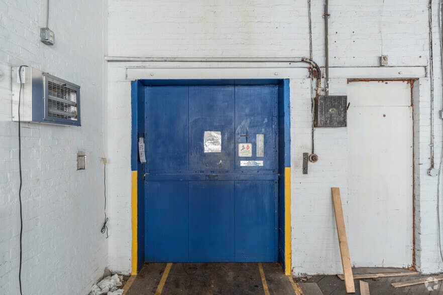 More Photos Of 3775 Kensington Ave, Philadelphia Light Distribution For Lease