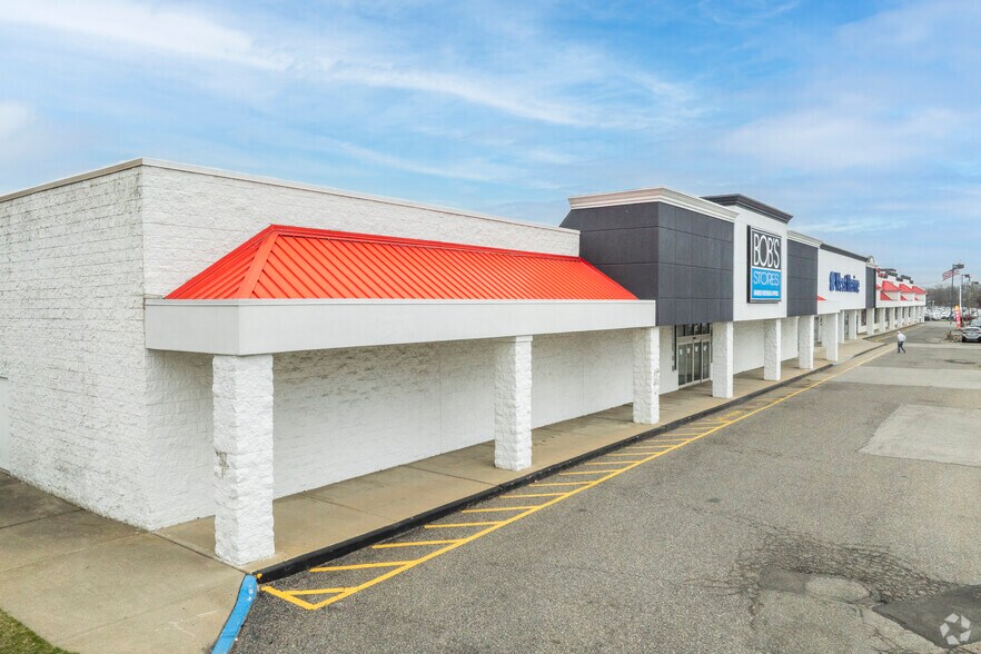 More Photos Of 135-187 Sunrise Hwy, West Islip General Retail For Lease