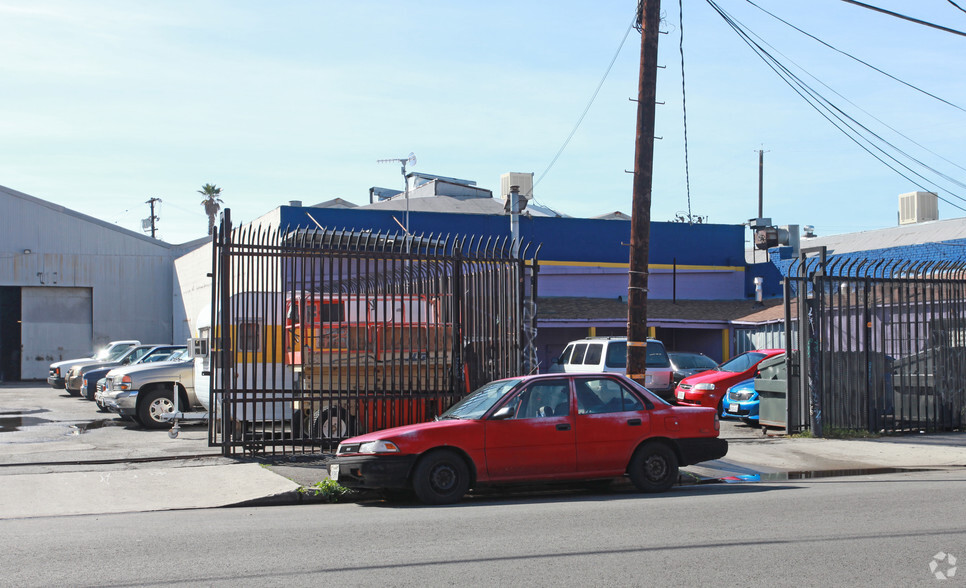 Primary Photo Of 222 E 32nd St, Los Angeles Warehouse For Lease