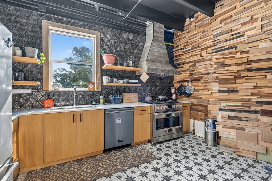 More Photos Of 1305-1311 Dickerson Pike, Nashville Freestanding For Lease