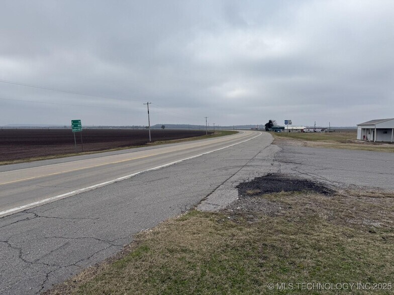 More Photos Of 17353 Oklahoma 100, Webbers Falls Land For Sale