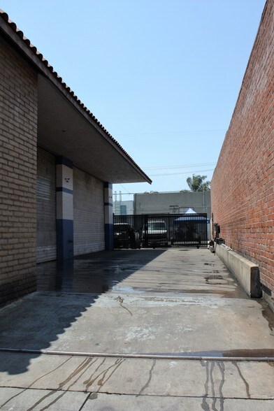 More Photos Of 3739-3741 Robertson Blvd, Culver City Service For Sale