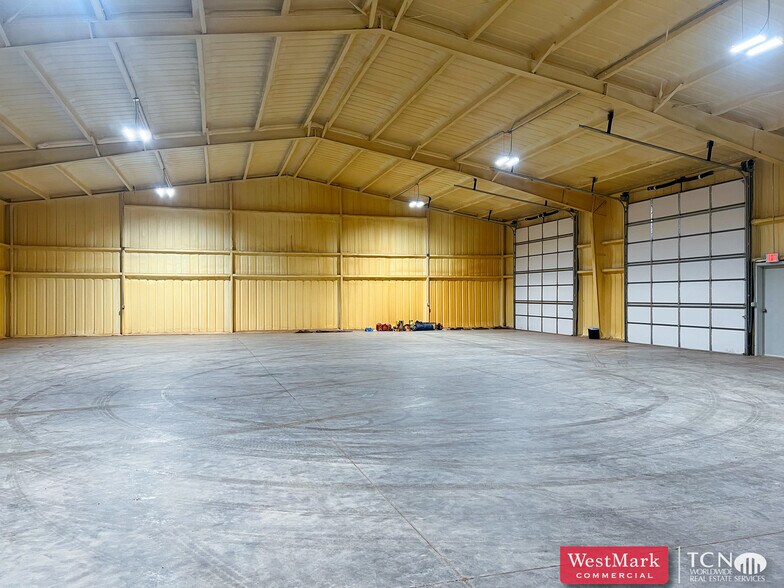 More Photos Of 6621 Xenia, Lubbock Warehouse For Sale