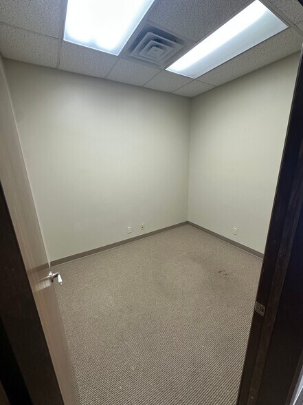 More Photos Of 1660 E 71st St, Tulsa Unknown For Lease