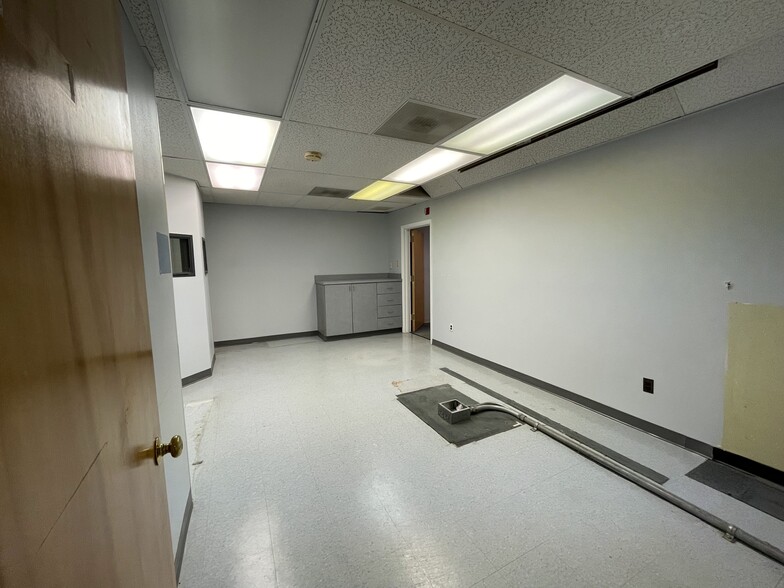 More Photos Of 11325 Pembrooke Sq, Waldorf Medical For Sale