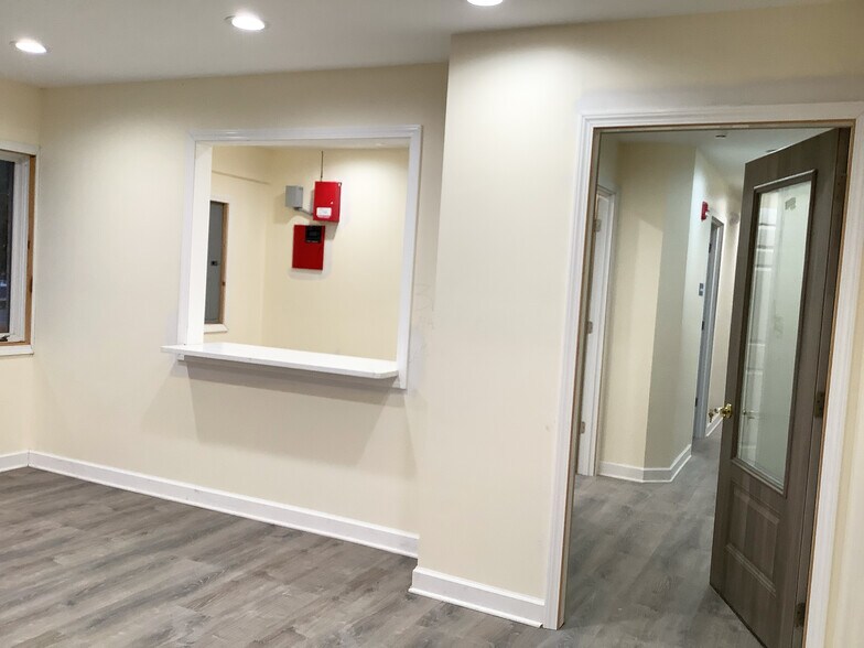 More Photos Of 5415 W Grand Ave, Gurnee Office For Lease