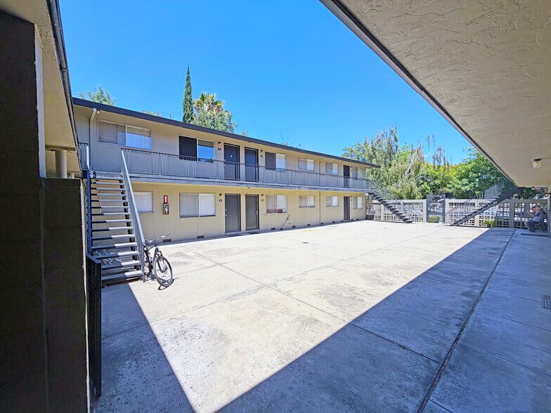 More Photos Of 625 N Commerce St, Stockton Apartments For Sale