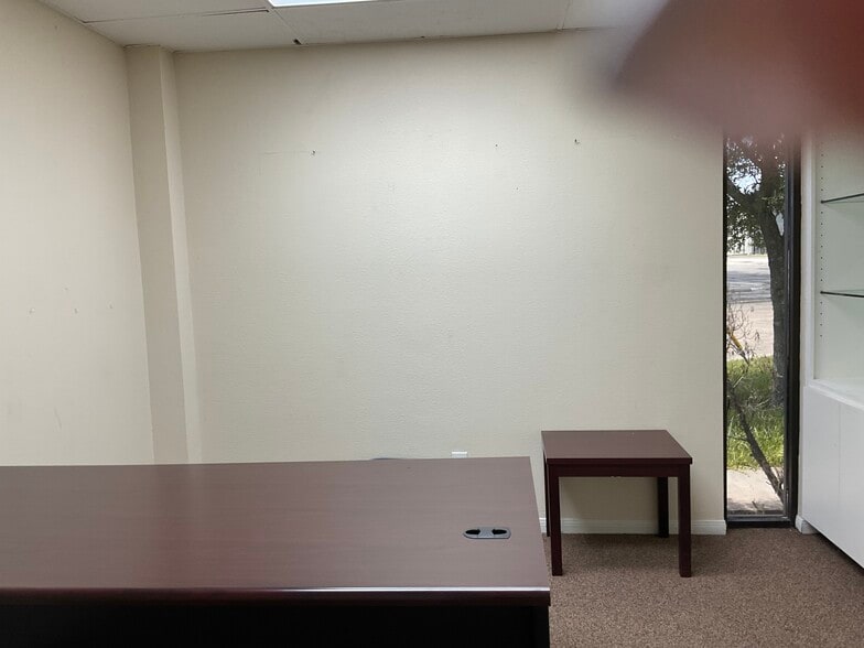 More Photos Of 200 N Broadway St, La Porte Warehouse For Lease