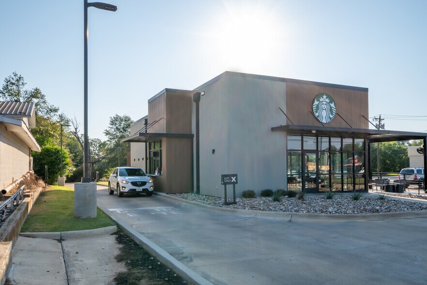 More Photos Of 598 S Jackson St, Jacksonville Restaurant For Sale