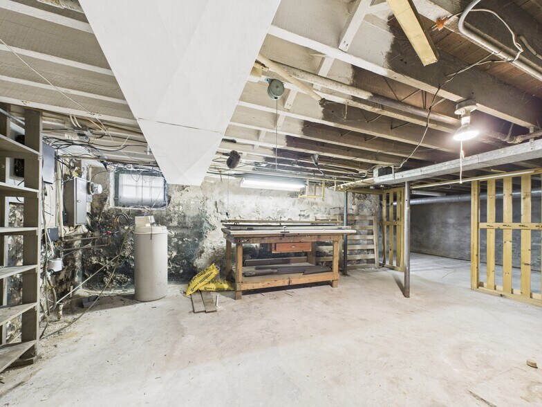 More Photos Of 40 E Genesee St, Auburn Storefront Retail Residential For Sale