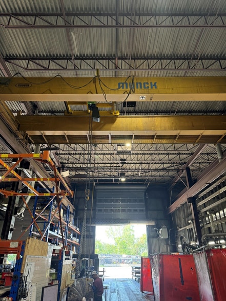 More Photos Of 2270 Boul Industriel, Laval Manufacturing For Lease