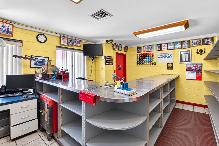 More Photos Of 8136 Lankershim Blvd, North Hollywood Warehouse For Sale