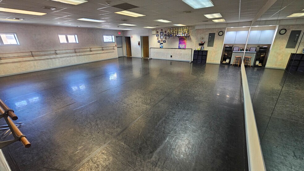 More Photos Of 850 N West End Blvd, Quakertown Freestanding For Sale