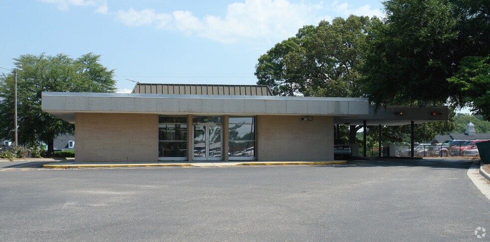 More Photos Of 2617 Bragg Blvd, Fayetteville Bank For Sale