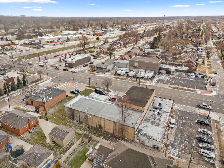 More Photos Of 24101 W Warren St, Dearborn Heights Freestanding For Sale