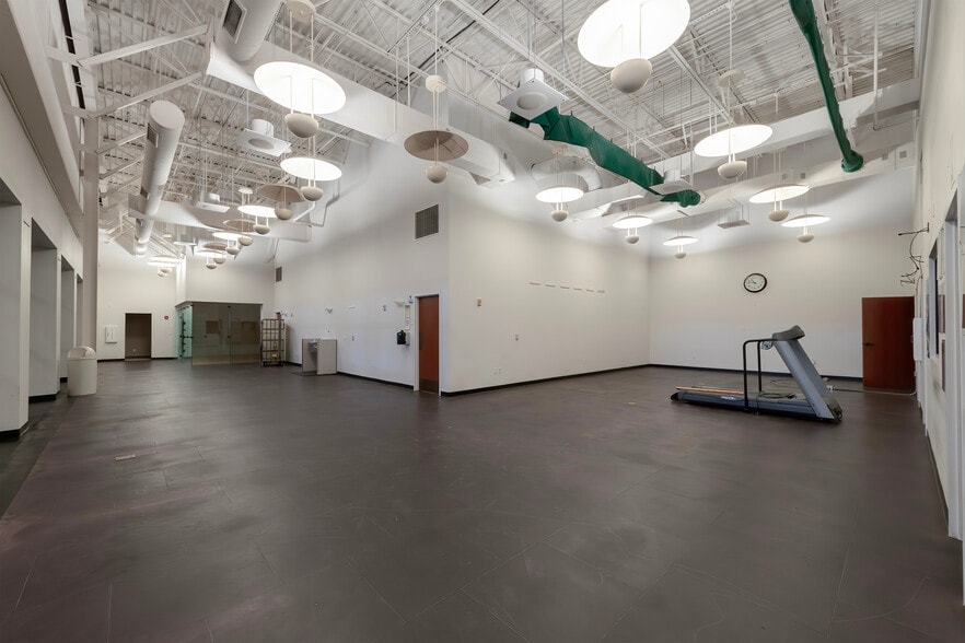 More Photos Of 1551 Corporate Dr, Irving Flex For Lease