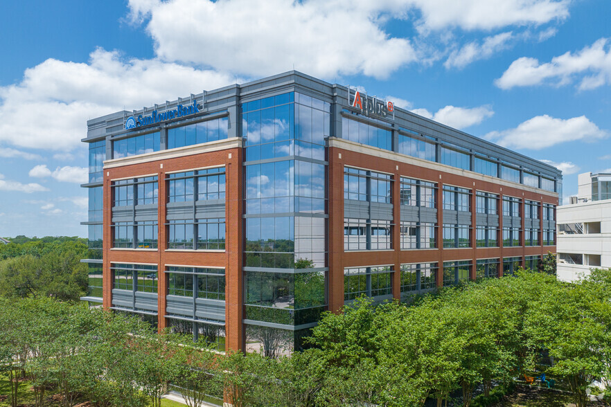 Primary Photo Of 3 Sugar Creek Center Blvd, Sugar Land Coworking Space