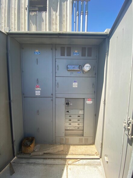 More Photos Of 42621 2nd St E, Lancaster Warehouse For Sale