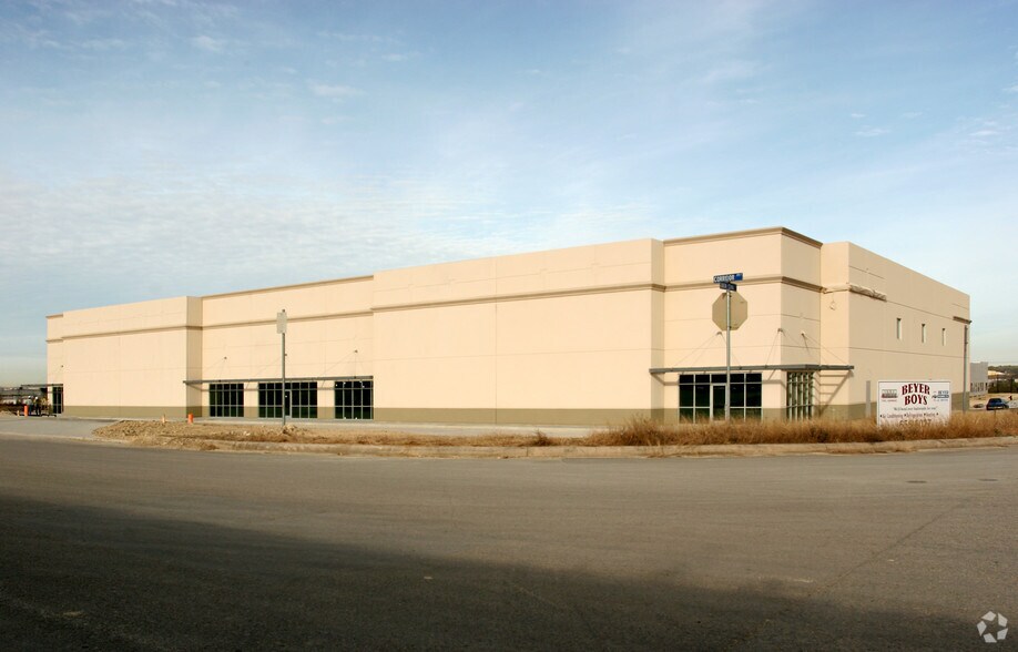 More Photos Of 6085 Corridor Pky, Schertz Distribution For Lease