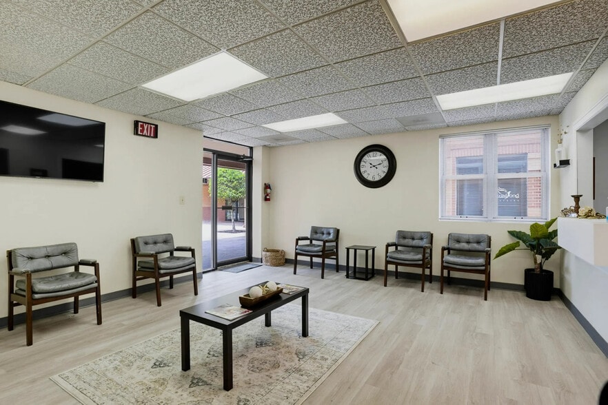More Photos Of 7 Post Office Rd, Waldorf Medical For Sale