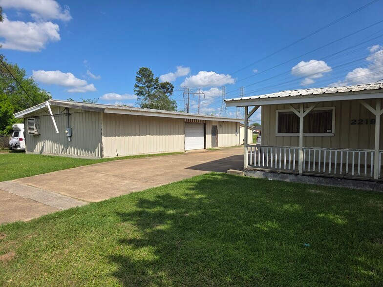 Primary Photo Of 2219 5th St, Stafford Office For Sale