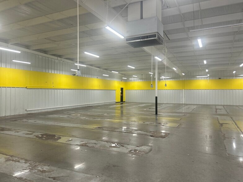 More Photos Of 3801 N Main St, Jacksonville Freestanding For Lease