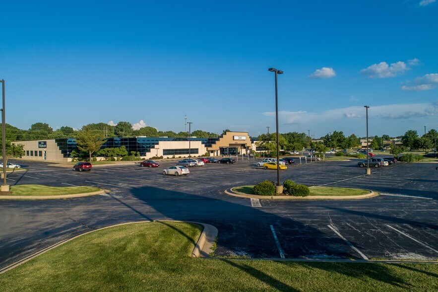 More Photos Of 1720 E Primrose St, Springfield Office For Lease