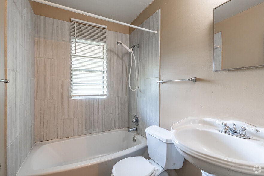 More Photos Of 4015 Summer Ave, Memphis Apartments For Sale