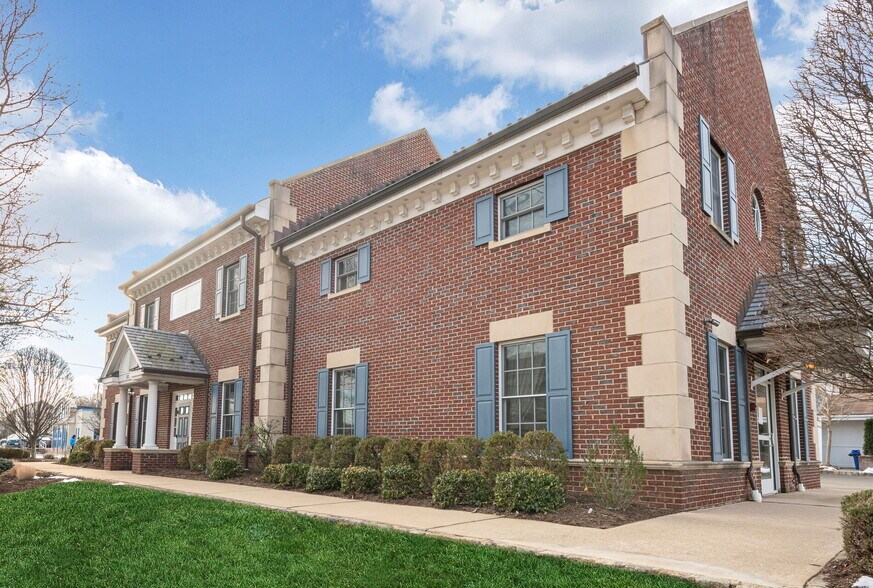 Primary Photo Of 269 Main St, Madison Bank For Lease