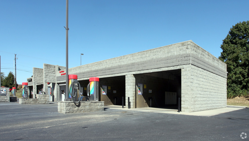 Primary Photo Of 100 Putnam Plz, Greencastle Carwash For Sale