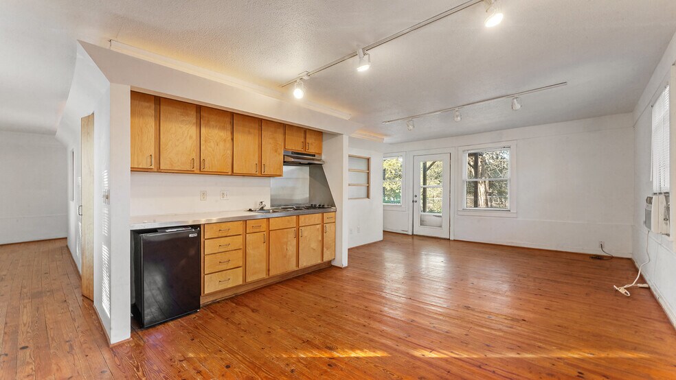 More Photos Of 1320 E Pump Station Rd, Fayetteville Light Manufacturing For Sale