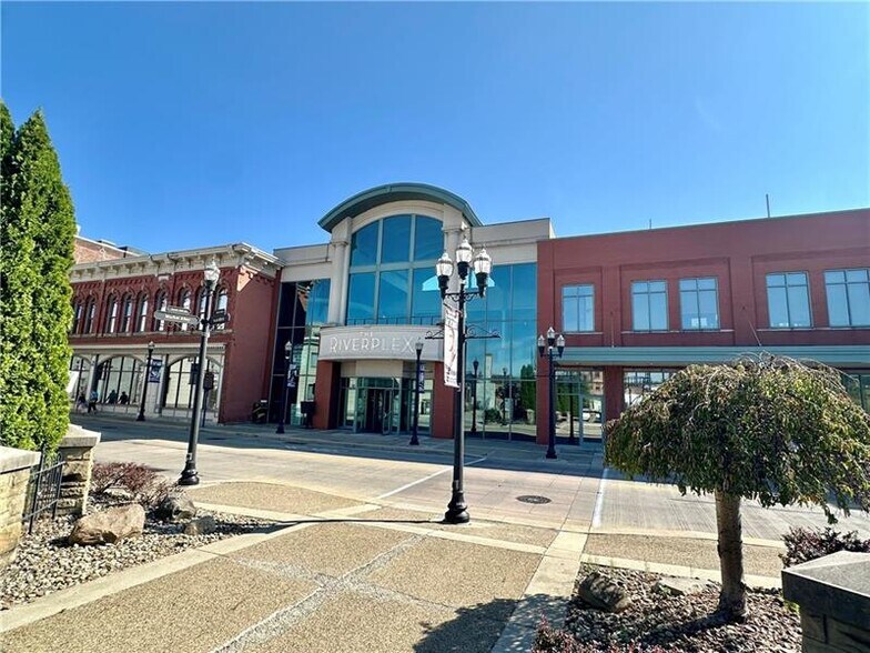 More Photos Of 210 E Washington St, New Castle Office For Lease