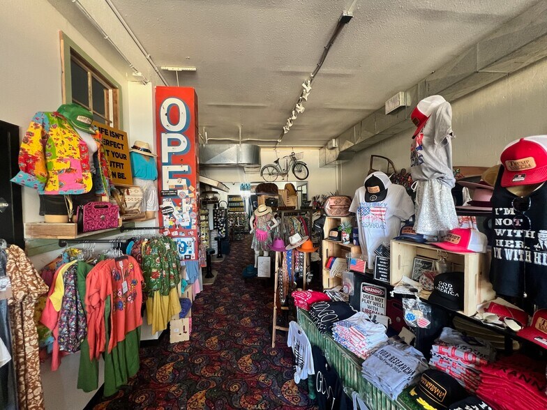More Photos Of 1305 S 1st St, Abilene General Retail For Sale