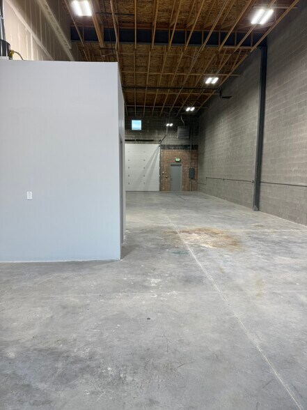 More Photos Of 2764-2808 W 14000 S, Bluffdale Showroom For Lease
