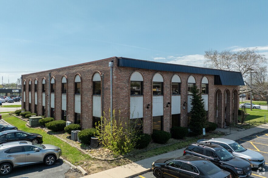 More Photos Of 10661 S Roberts Rd, Palos Hills Medical For Lease