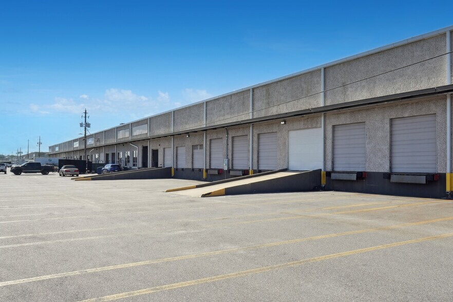 More Photos Of 4702-4788 Distribution Dr, Tampa Unknown For Lease