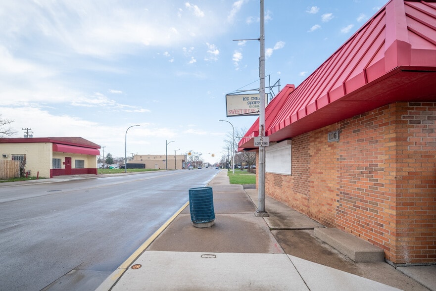 More Photos Of 196 Visger Rd, River Rouge Freestanding For Sale