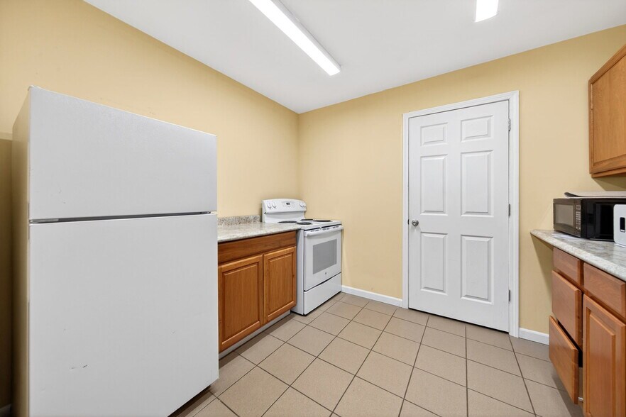 More Photos Of 114-116 E Orleans St, Pacific Office For Sale