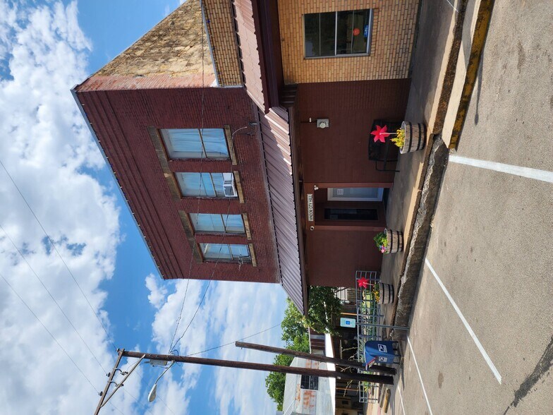 More Photos Of 412-414 Main St, Windom Restaurant For Sale