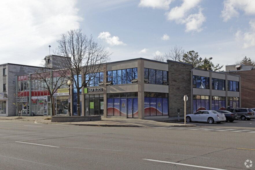 Primary Photo Of 252-260 Lakeshore Rd E, Mississauga Storefront For Lease
