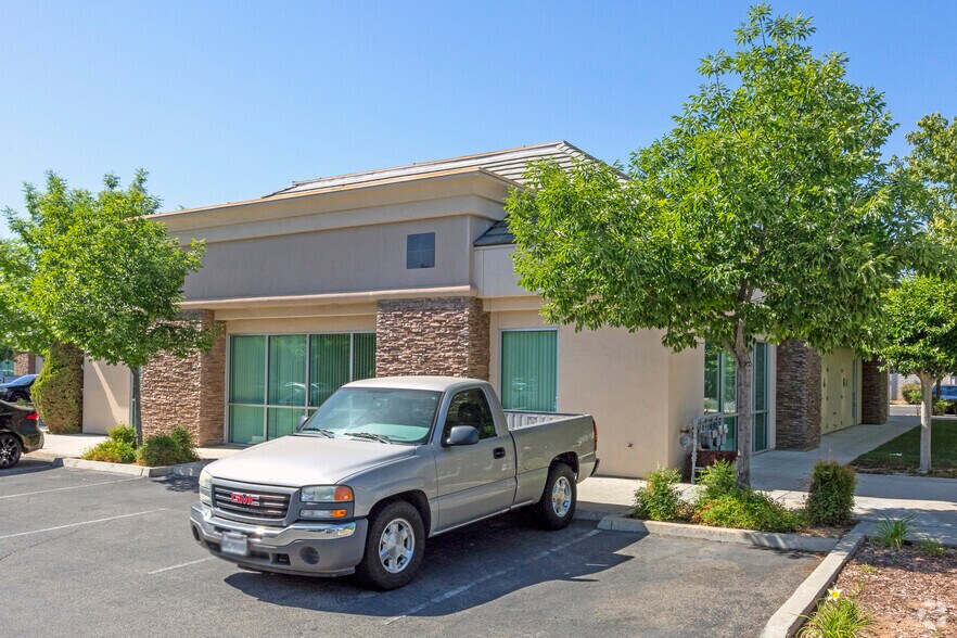 More Photos Of 7086 N Maple Ave, Fresno Office For Lease