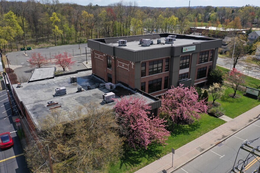 More Photos Of 64 Mountainview Blvd, Wayne Medical For Lease