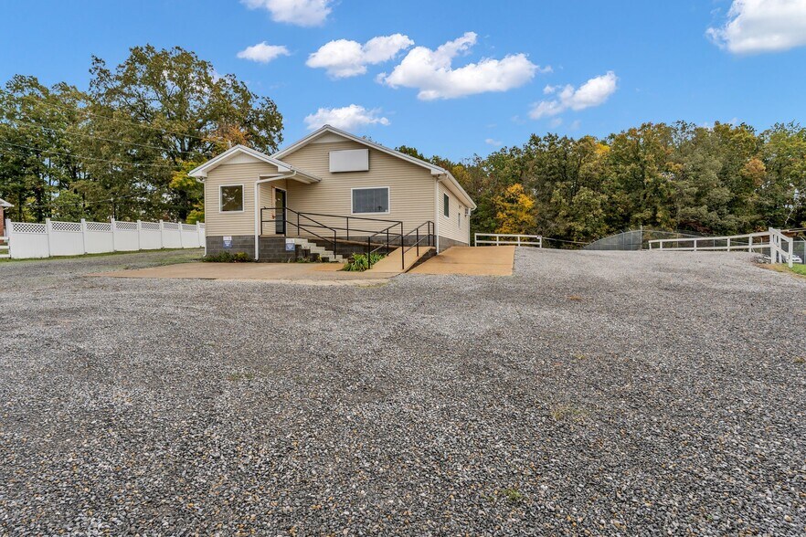 More Photos Of 4842 Highway 100, Lyles Restaurant For Lease