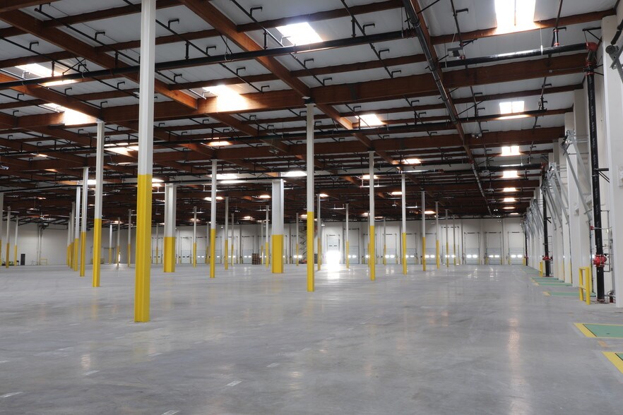 More Photos Of 6800 Valley View St, Buena Park Warehouse For Lease