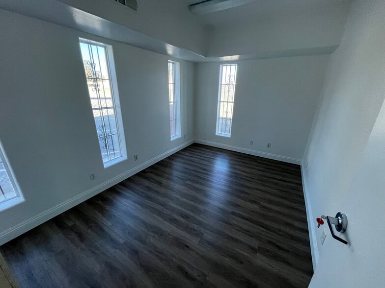 More Photos Of 6150 Transverse Dr, Las Vegas Office For Sale