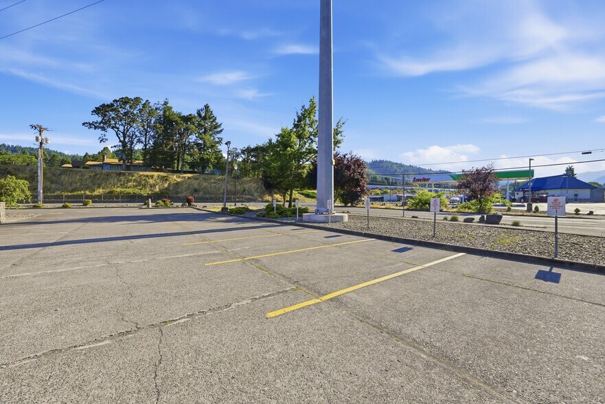 More Photos Of 47720 Or-58 Hwy, Oakridge Fast Food For Sale